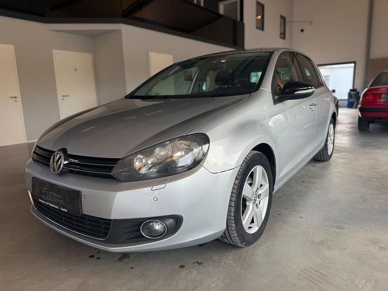 Silber Gebraucht 2011 VW Golf VI Style Limousine | 5.295 € (Fairer Preis) - Bild 1/4