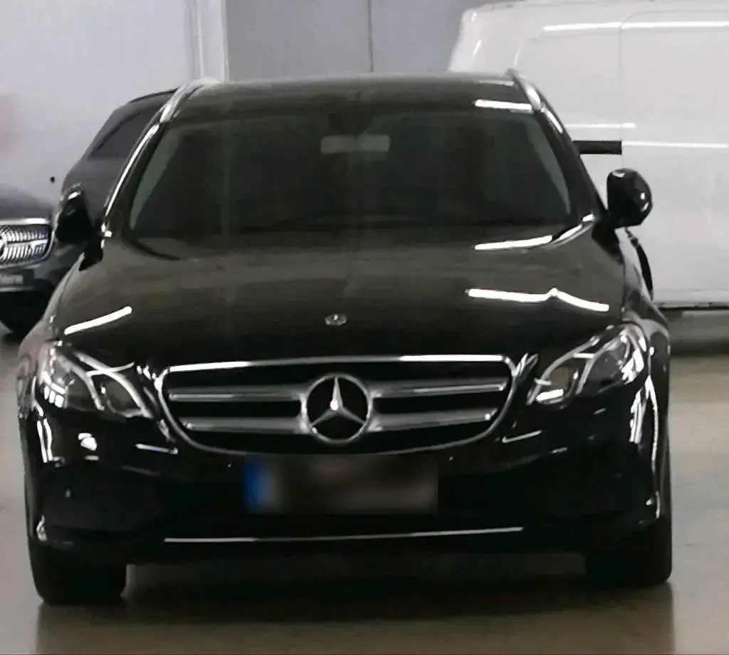 Gebraucht Mercedes E220 194 PS (142 kW) 2018 Schwarz Kombi
