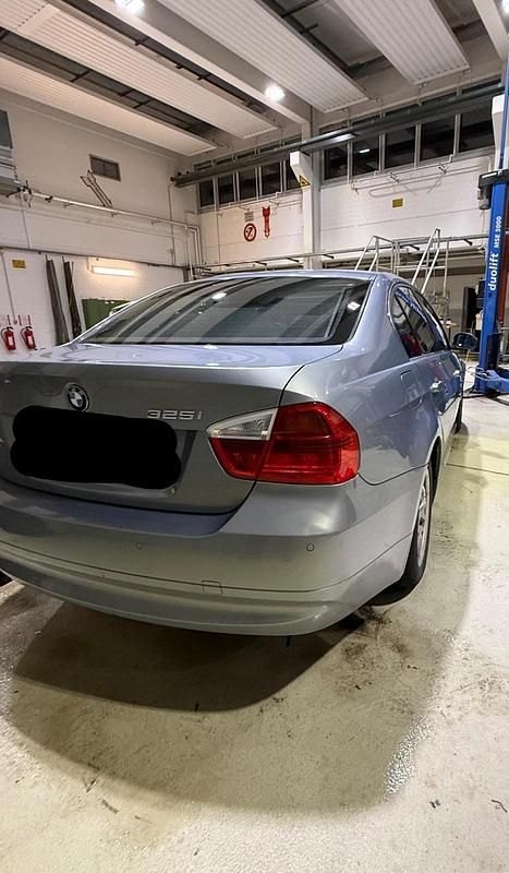 Gebraucht BMW 325 250 PS (183 kW) 2005 Silber Limousine