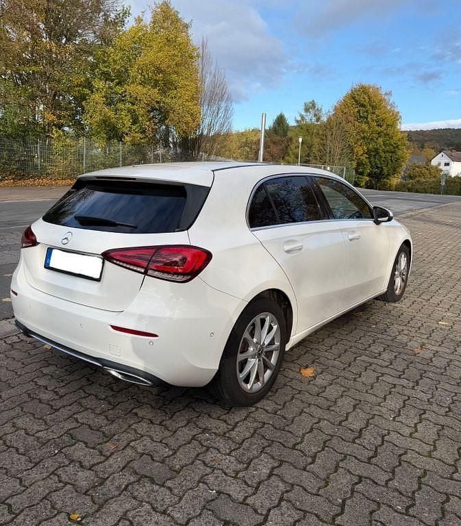 Gebraucht Mercedes A180 116 PS (85 kW) 2018 Weiß Limousine