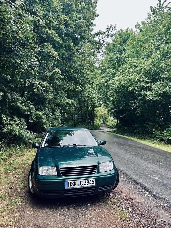 Grün Gebraucht 2000 VW Bora Limousine | 1.600 € (Fairer Preis) - Bild 1/4