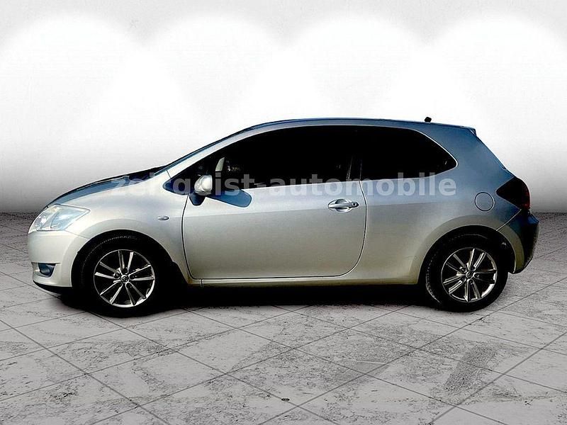 Gebraucht Toyota Auris Life 101 PS (74 kW) 2009 Silber Kleinwagen