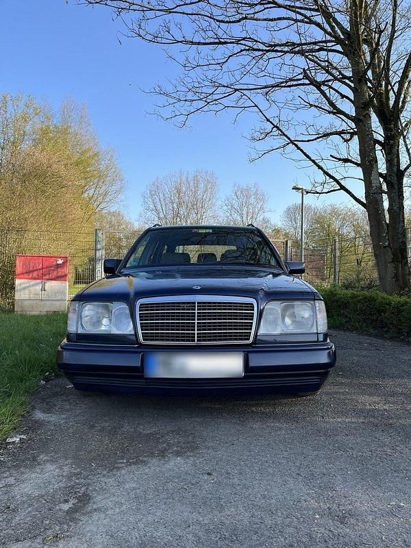 Brugt Mercedes E220 150 HK (110 kW) 1995 Blå Stationcar