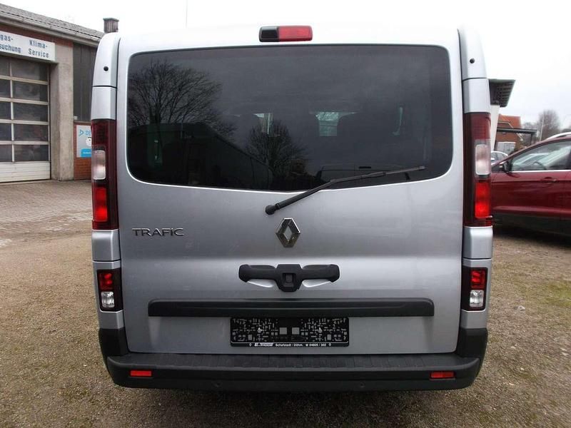 Gebraucht Renault Trafic Life 150 PS (110 kW) 2023 Highland grey Van / Kleinbus