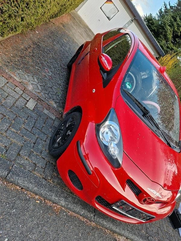 Gebraucht Toyota Aygo 70 PS (51 kW) 2012 Rot Kleinwagen