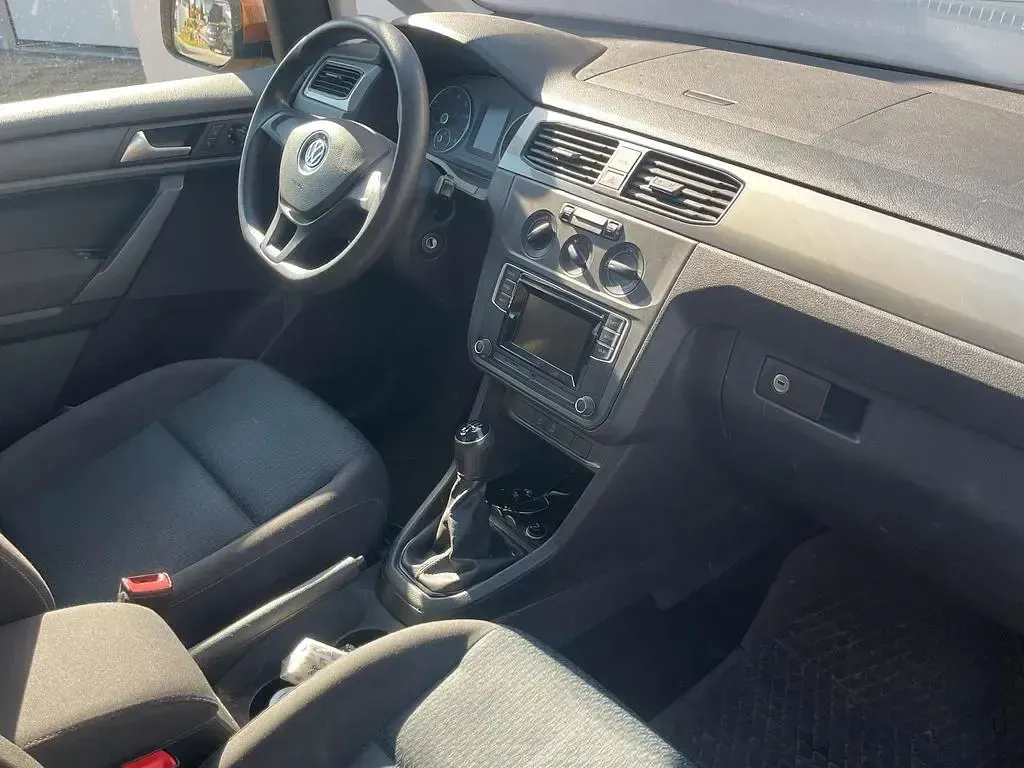Używany VW Caddy Trendline 84 KM (61 kW) 2015 Pomarańczowy Minivan