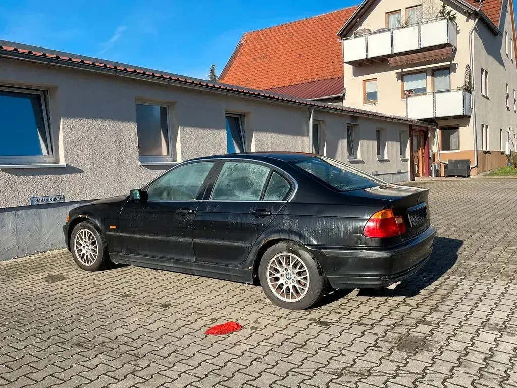 Gebraucht BMW 323 170 PS (125 kW) 1998 Schwarz Limousine