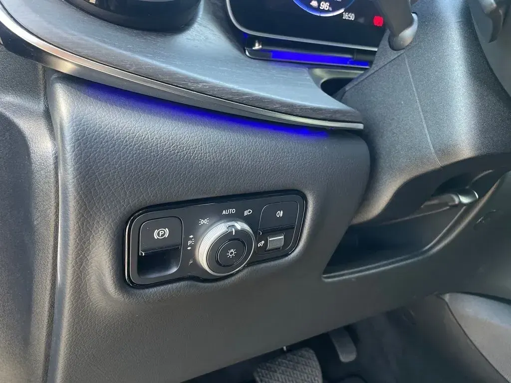 Gebraucht Mercedes EQV300 Avantgarde 150 kW (204 PS) 2024 Blau Van / Kleinbus