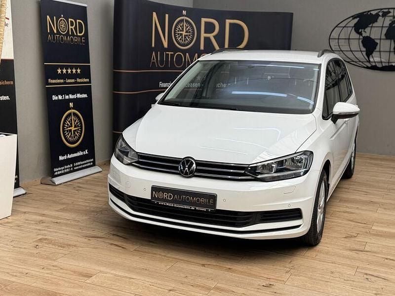 Weiss Gebraucht 2021 VW Touran Van / Kleinbus | 22.799 € (Superpreis) - Bild 1/3