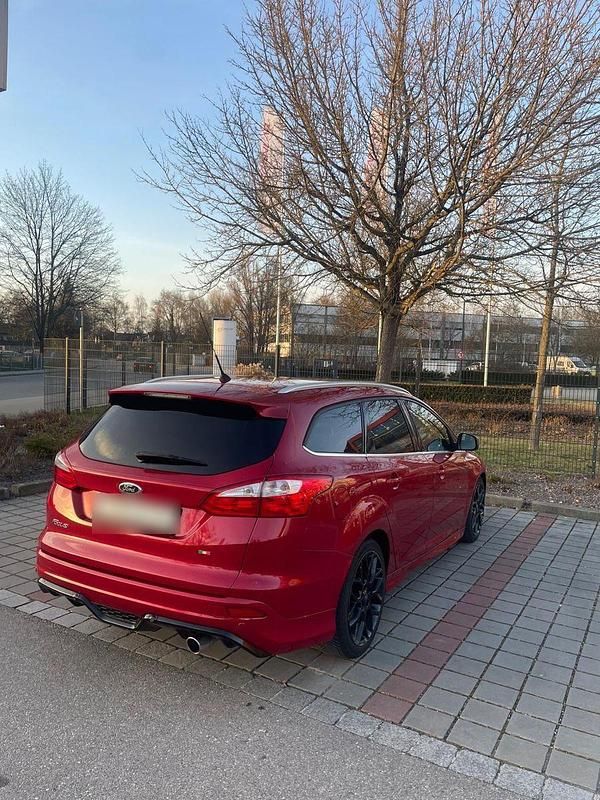 Gebraucht Ford Focus ST-Line 163 PS (119 kW) 2013 Rot Kombi