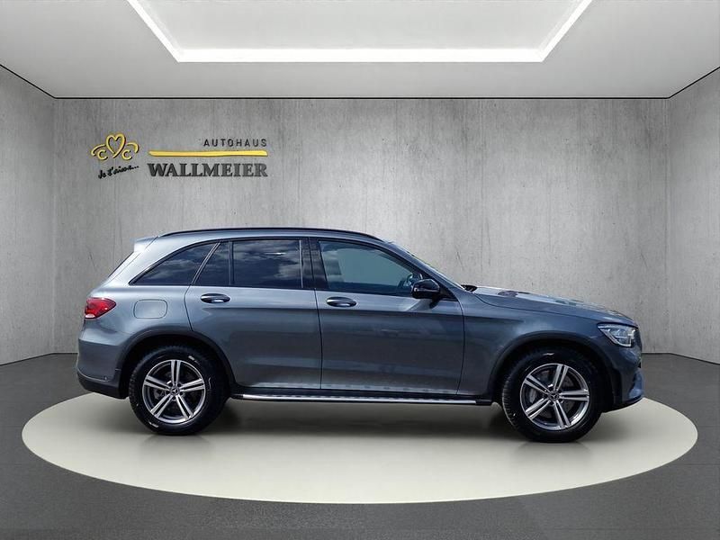 Gebraucht Mercedes GLC300 AMG line 245 PS (180 kW) 2021 Grau SUV