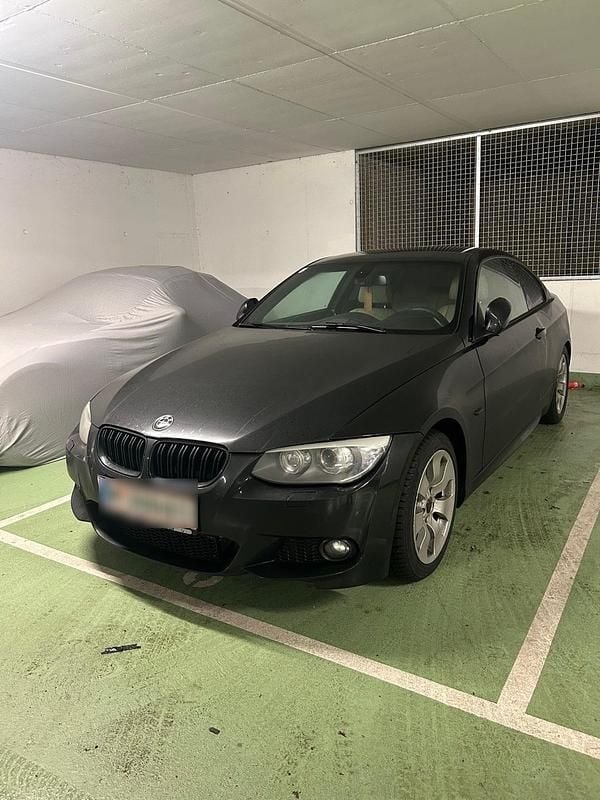 Schwarz Gebraucht 2010 BMW 335 Coupé | 14.470 € (Fairer Preis) - Bild 1/4