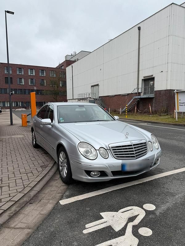Gebraucht Mercedes E220 170 PS (125 kW) 2007 Grau Limousine