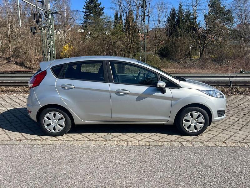 Gebraucht Ford Fiesta SYNC Edition 101 PS (74 kW) 2014 Silber Kleinwagen