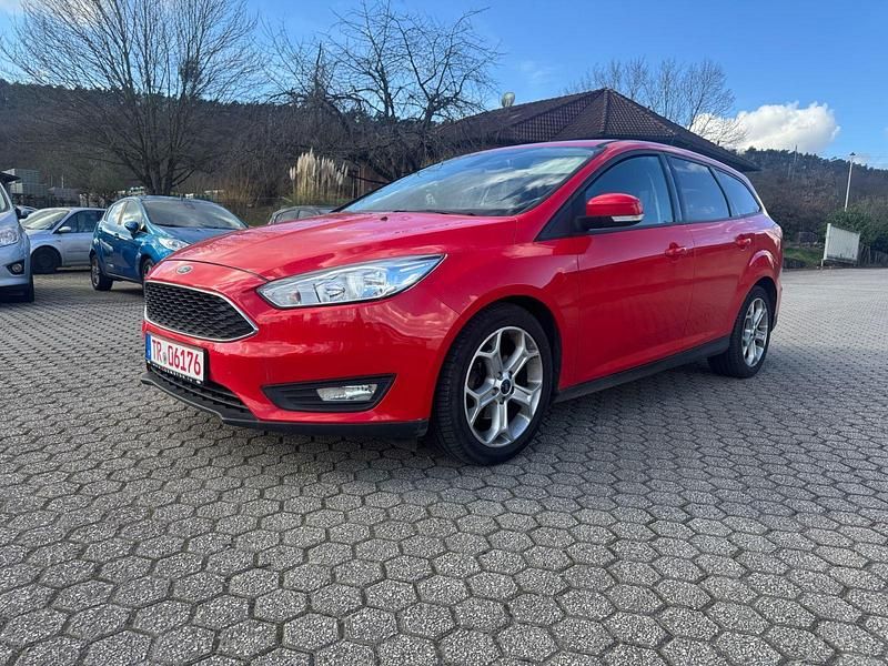 Gebraucht Ford Focus Business Edition 125 PS (91 kW) 2016 Rot Kombi