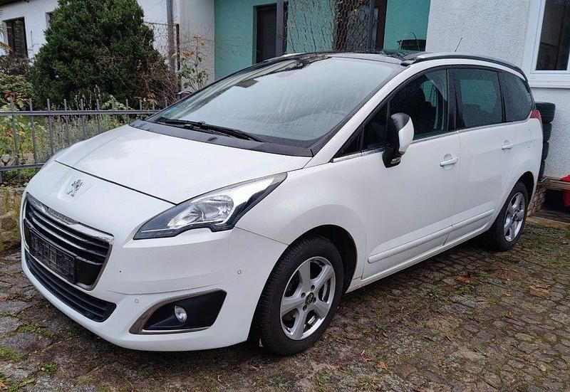 Weiß Gebraucht 2014 Peugeot 5008 Allure Van / Kleinbus | 6.500 € (Fairer Preis) - Bild 1/4