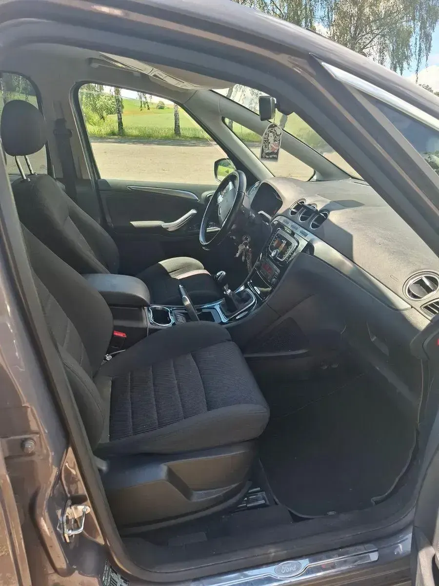 Gebraucht Ford S-MAX Titanium 140 PS (102 kW) 2015 Braun Van / Kleinbus
