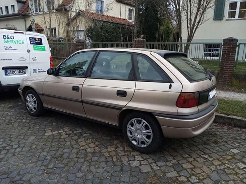 Gebraucht Opel Astra 75 PS (55 kW) 1997 Bronze Limousine