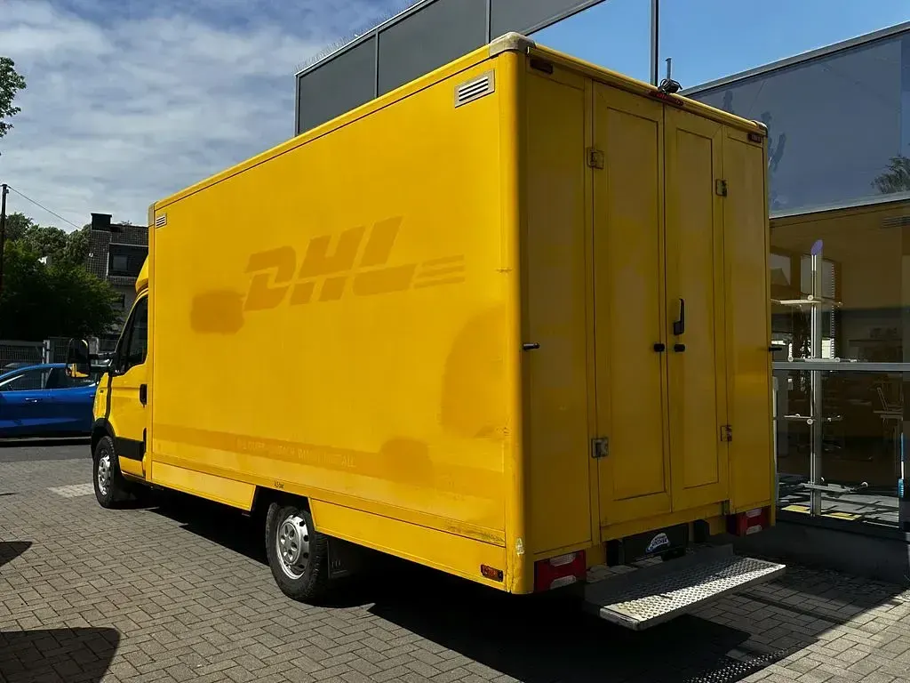 Second-hand Iveco Daily 106 CP (77 kW) 2012 Galben