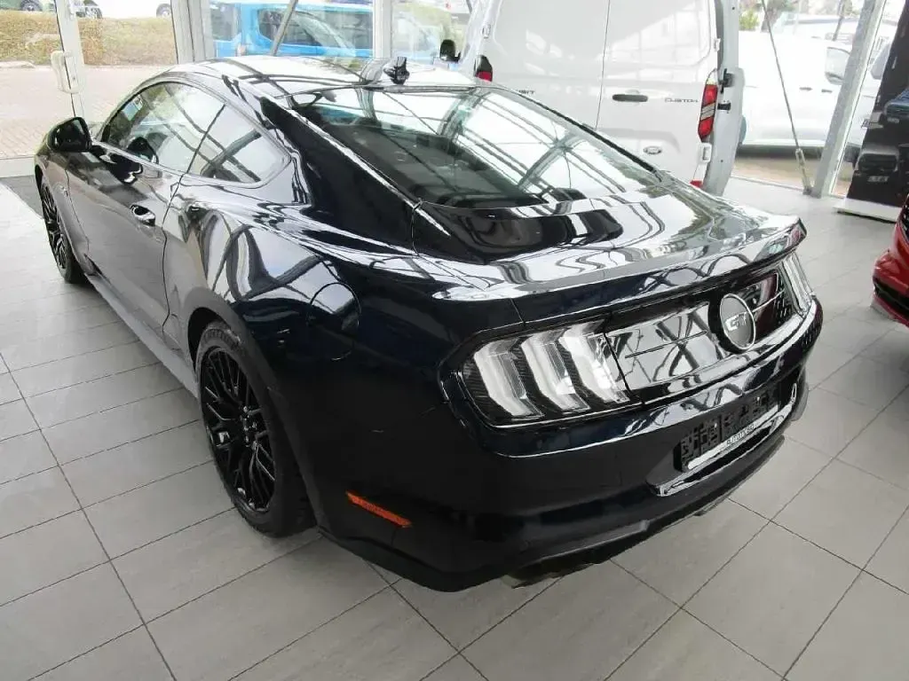 Gebraucht Ford Mustang GT Fastback 449 PS (330 kW) 2021 Antimatter blue/signature navy Coupé