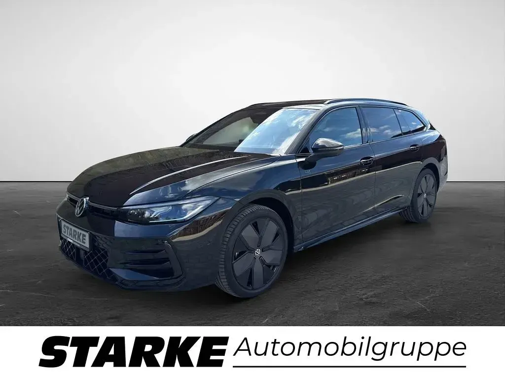 Second-hand VW Passat R-line 193 CP (141 kW) 2025 Negru Break