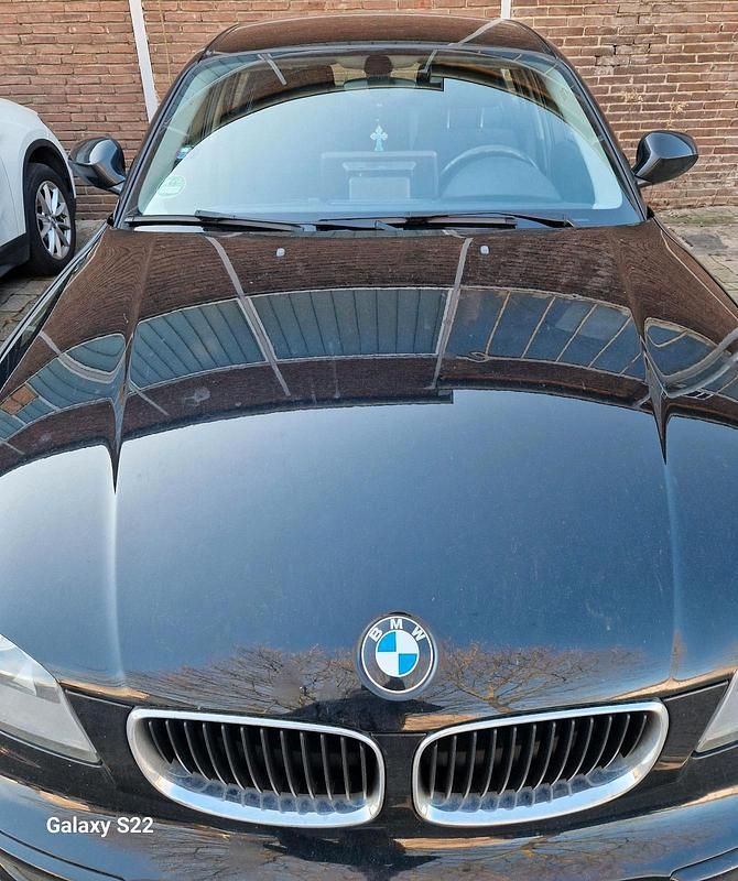 Gebraucht BMW 116 122 PS (89 kW) 2011 Schwarz Kleinwagen