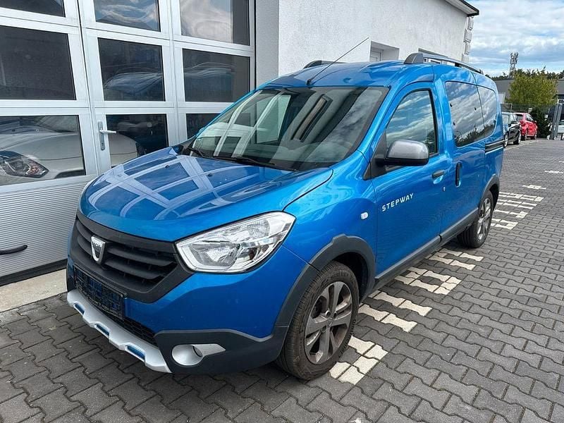 Blau Gebraucht 2015 Dacia Dokker Stepway Van | 4.800 € (Superpreis) - Bild 1/4
