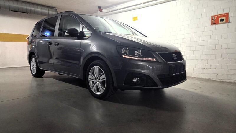 Grau Gebraucht 2012 Seat Alhambra Ecomotive Van / Kleinbus | 15.540 € (Teuer) - Bild 1/4
