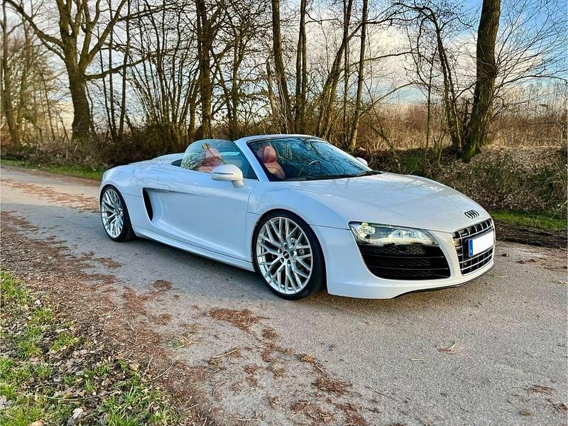 Grau Gebraucht 2010 Audi R8 Spyder Sport Cabrio | 99.000 € (Teuer) - Bild 1/4
