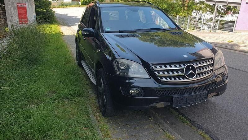 Gebraucht Mercedes ML320 224 PS (164 kW) 2008 Schwarz SUV