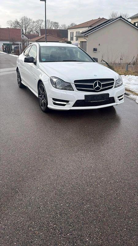 Weiß Gebraucht 2014 Mercedes 250 AMG Coupé | 8.950 € - Bild 1/4