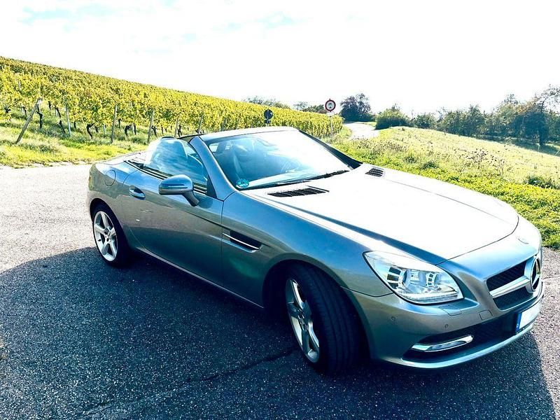 Grau Gebraucht 2011 Mercedes SLK200 Cabrio | 12.500 € (Guter Preis) - Bild 1/4