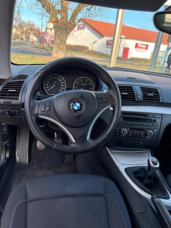 Gebraucht BMW 116 122 PS (89 kW) 2012 Weiß Kleinwagen