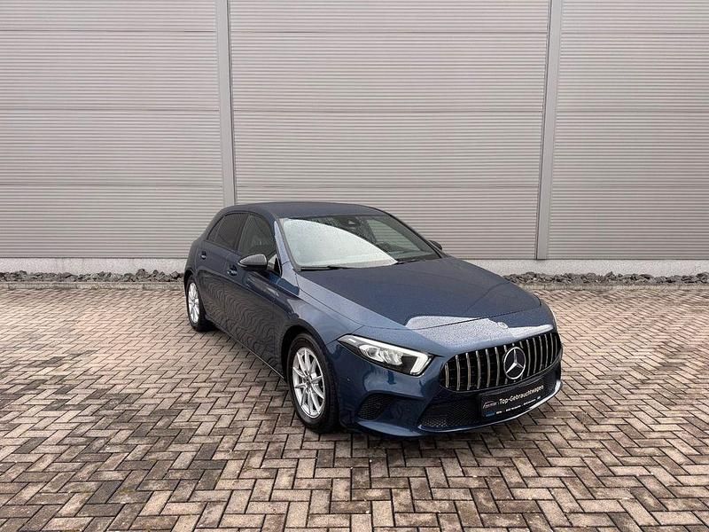Gebraucht Mercedes A200 163 PS (119 kW) 2019 Blau Limousine