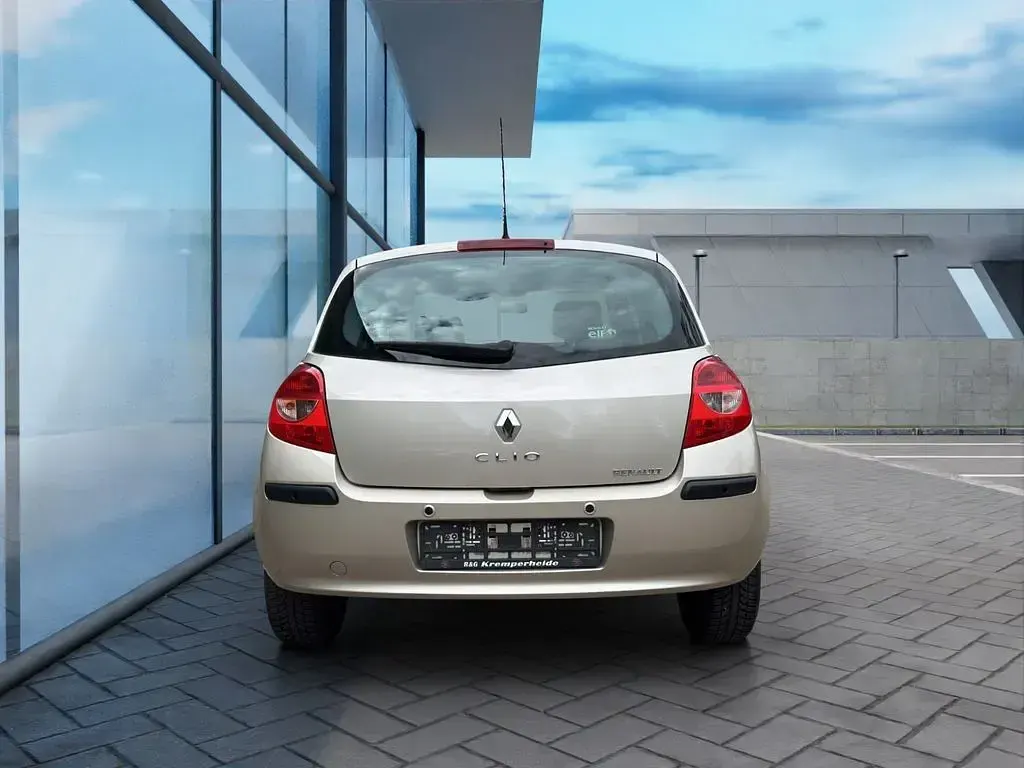 Gebraucht Renault Clio III 111 PS (81 kW) 2007 Gold Limousine