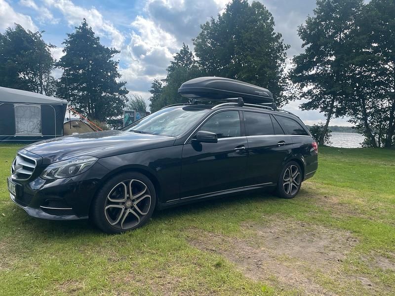 Schwarz Gebraucht 2014 Mercedes E300 Kombi | 13.500 € (Guter Preis) - Bild 1/4