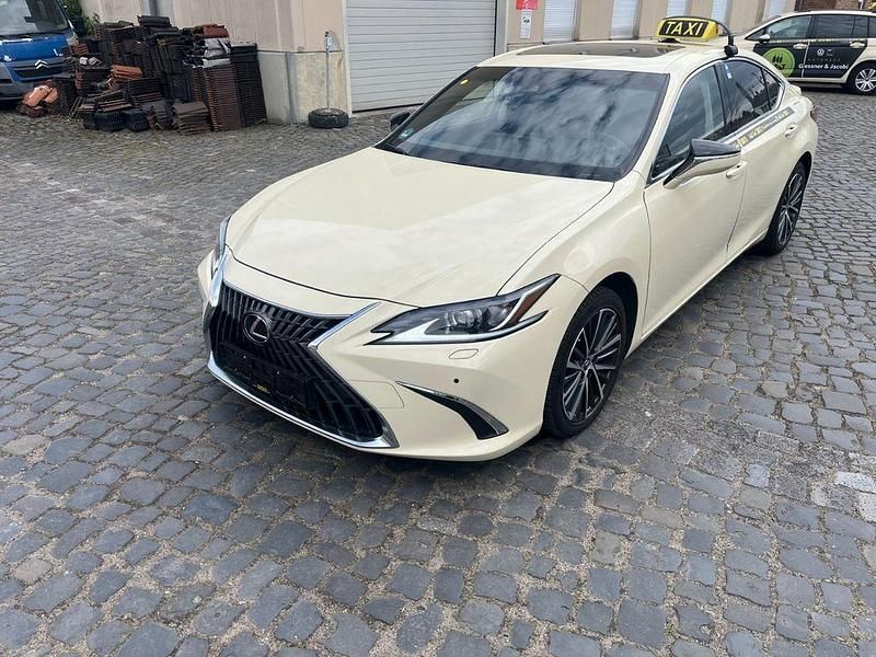 Gelb Gebraucht 2024 Lexus ES300 Limousine | 39.000 € (Superpreis) - Bild 1/4