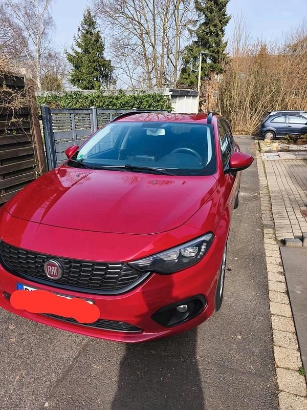 Gebraucht Fiat Tipo 110 PS (80 kW) 2017 Rot Kombi