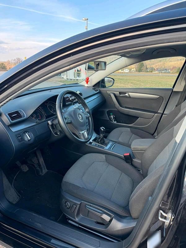 Gebraucht VW Passat 105 PS (77 kW) 2013 Limousine