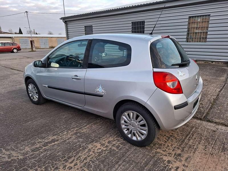 Gebraucht Renault Clio II Rip Curl 75 PS (55 kW) 2008 Platingrau Kleinwagen