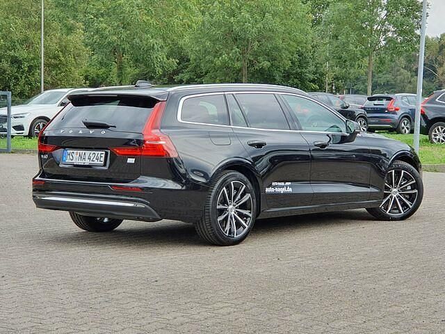 Gebraucht Volvo V60 Core 349 PS (256 kW) 2024 Onyx black / Kombi