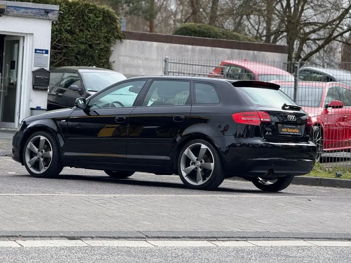 Używany Audi A3 S-Line 105 KM (77 kW) 2011 Czarny Hatchback
