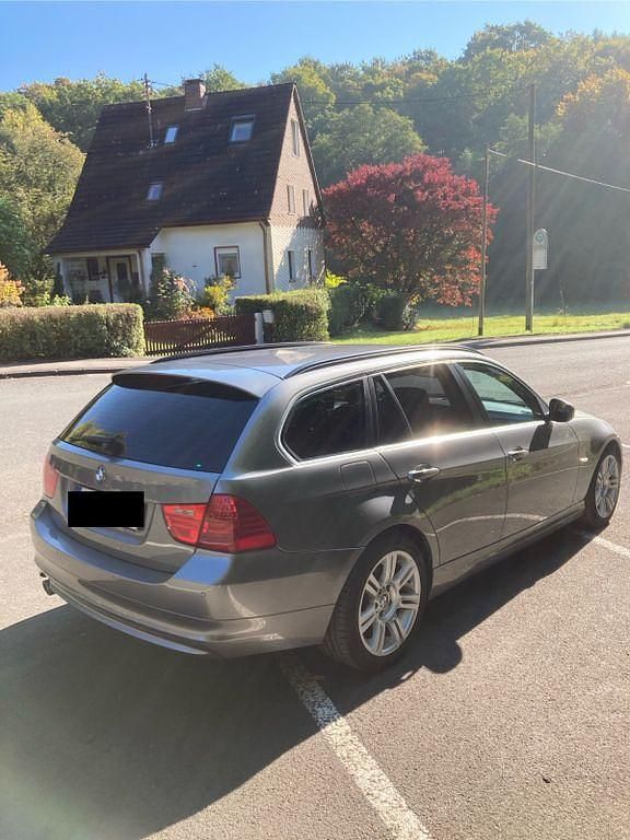 Gebraucht BMW 318 143 PS (105 kW) 2012 Grau Kombi