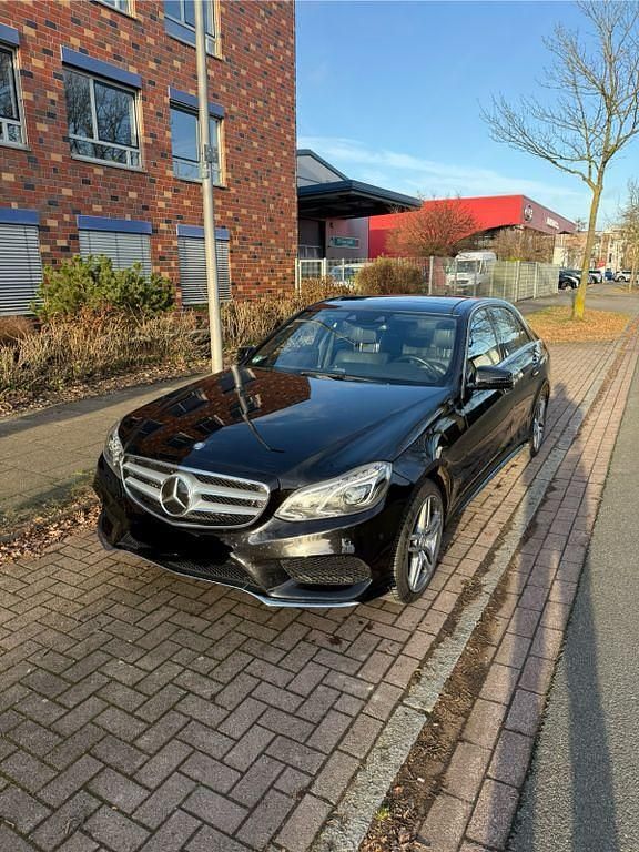 Schwarz Gebraucht 2014 Mercedes E400 Avantgarde Limousine | 26.900 € (Teuer) - Bild 1/4