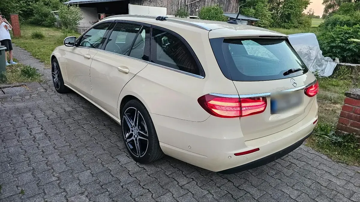 Gebraucht Mercedes E200 150 PS (110 kW) 2016 Gelb Kombi