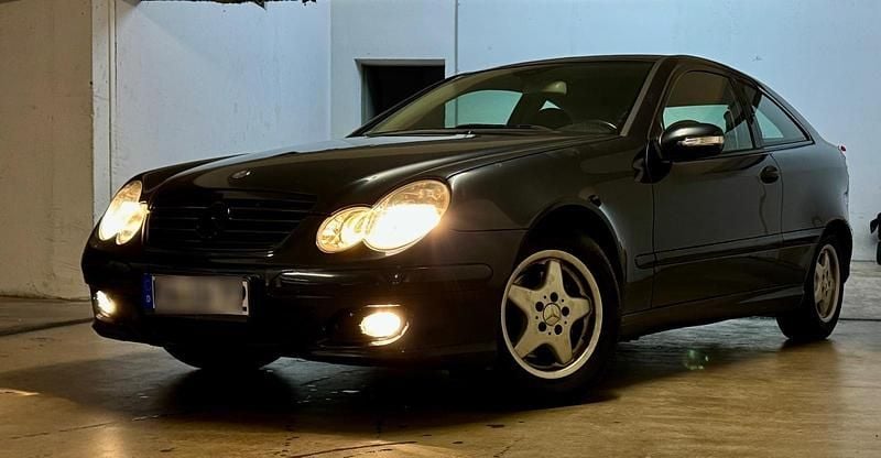 Blau Gebraucht 2005 Mercedes C200 Coupé | 1.600 € (Guter Preis) - Bild 1/4