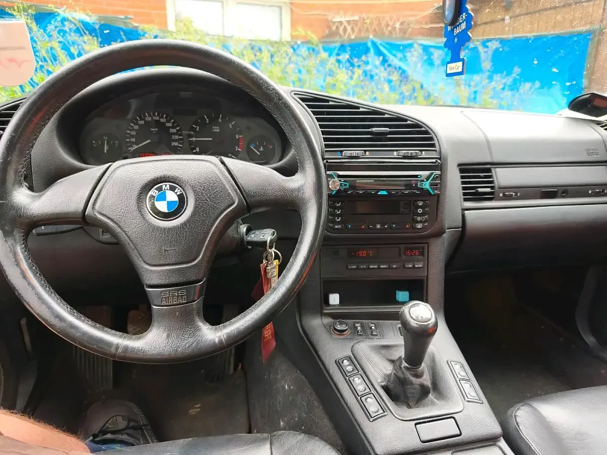 Gebraucht BMW 318 Cabriolet Basis 115 PS (84 kW) 1997 Silber Cabrio