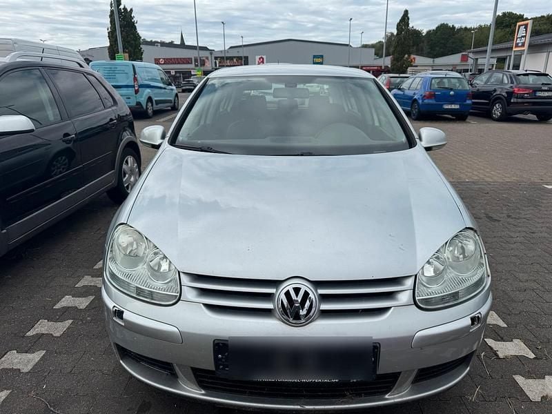 Silber Gebraucht 2005 VW Golf V Kleinwagen | 1.300 € - Bild 1/4