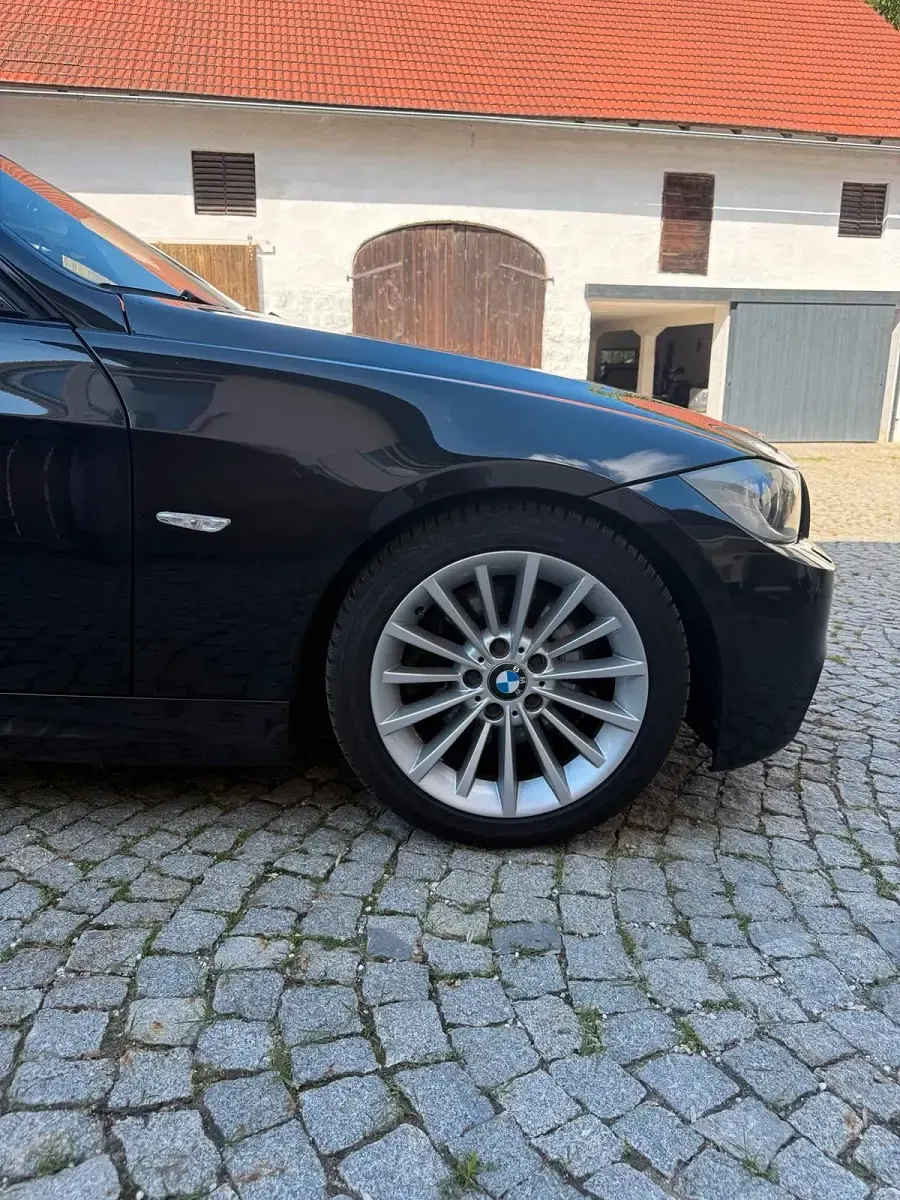Gebraucht BMW 325 M Sport 197 PS (144 kW) 2007 Schwarz Limousine