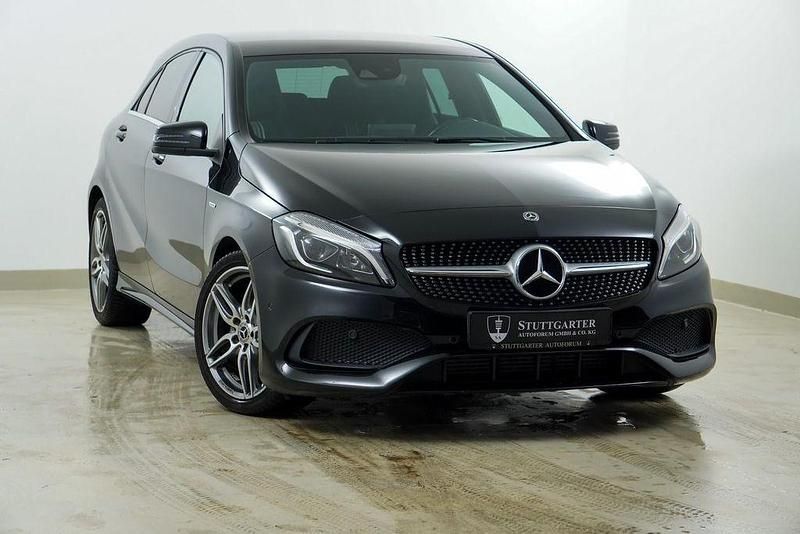 Schwarz Gebraucht 2017 Mercedes A180 AMG line Limousine | 15.400 € (Fairer Preis) - Bild 1/4